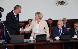 radni w sali sesyjnej podczas obrad