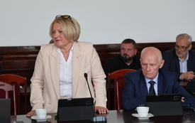 radni w sali sesyjnej podczas obrad