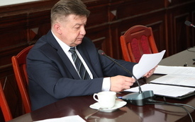 radni w sali sesyjnej podczas obrad