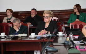 radni w sali sesyjnej podczas obrad