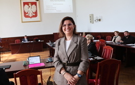 nowa radna w sali sesyjnej
