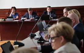 w sali konfererncyjnej Radni podczas sesji