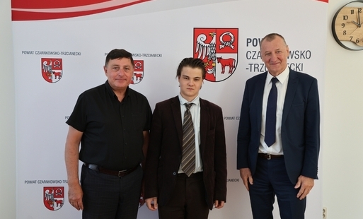 Zdjęcie do Reprezentant Powiatu Czarnkowsko-Trzcianeckiego wśr&oacute;d najlepszych recytator&oacute;w w kraju