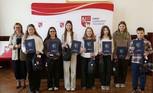 Zdjęcie do Eko-emocje w Starostwie Powiatowym w Czarnkowie. Wyłoniono reprezentant&oacute;w na finał XVII Ponadpowiatowej Olimpiady Ekologicznej